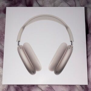 BRAND NEW Apple AirPods Max in Elegant Silver